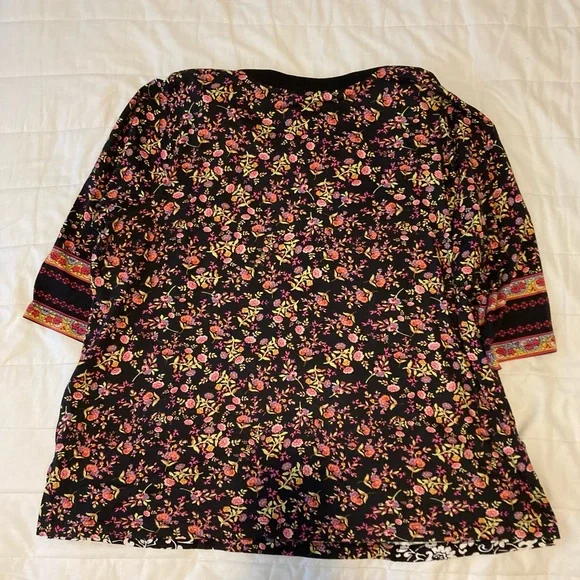Ulla Popken 3/4 sleeve floral tunic
V-neck 3 button Henley - Picture 4 of 4